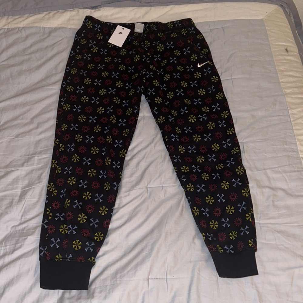 NEW Nike Standard Fit Sweatpants